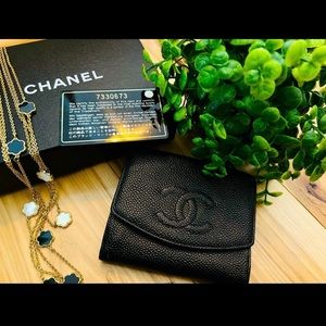 🌿 Authentic Chanel Caviar wallet.
